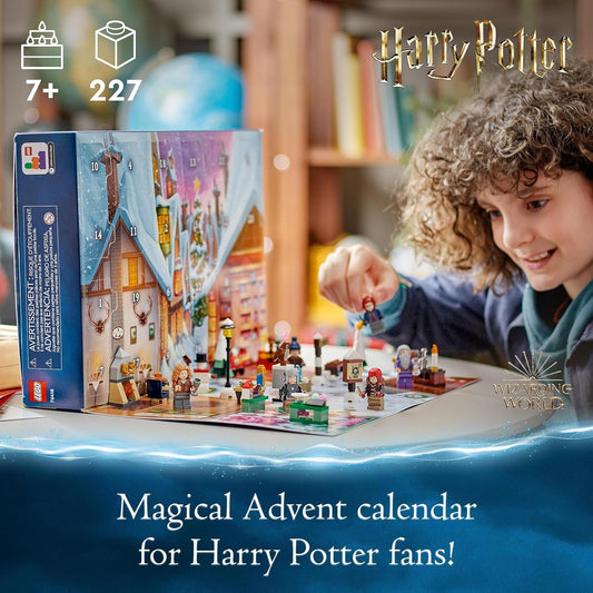LEGO 76418 Harry Potter Calendario de Adviento 2023 con 24 regalos que incluyen 18 mini construcciones de Hogsmeade Village y 6 minifiguras, juguetes de cuenta regresiva navideña para niños, niñas, niños y fanáticos