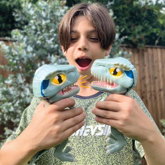 WOW! STUFF Jurassic World Trigger Chomper - Velociraptor Azul | Brinquedo Dinossauro Rugindo e Iluminado | Produtos e Presentes Oficiais da Dominion para Meninos e Meninas, a partir de 5 anos, Multicolorido