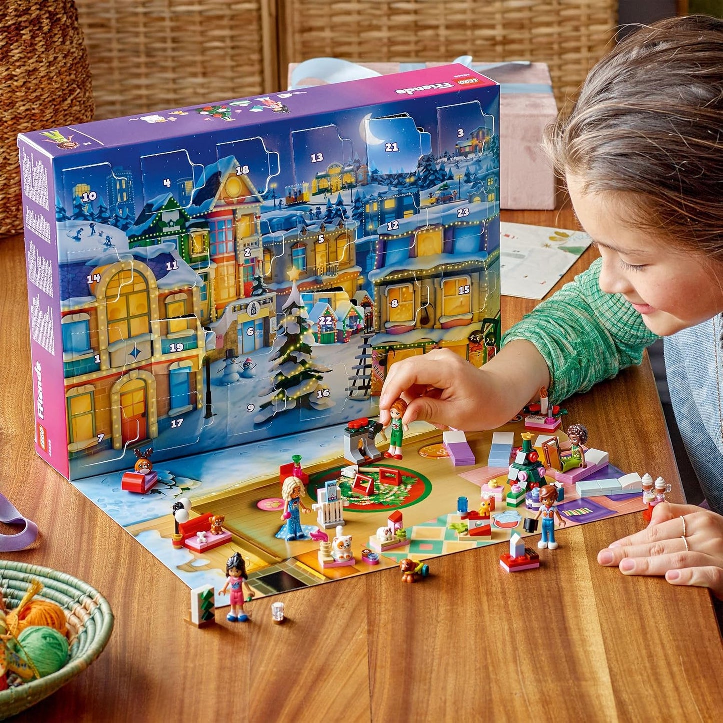 Calendário do Advento LEGO Friends 2025 para meninas a partir de 6 anos - Brinquedos para a contagem regressiva do Natal com 24 surpresas, incluindo 5 mini bonecas, 5 figuras de animais de estimação e acessórios fofos - 42668