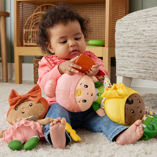 Fisher-Price Cuddle & Chime™ Primeira boneca com mordedor arco-íris