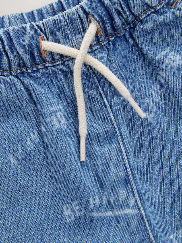 |Boy| Calça Jeans Azul Médio Com Estampa Completa, Perna Larga, 100% Algodão (3 meses a 7 anos)