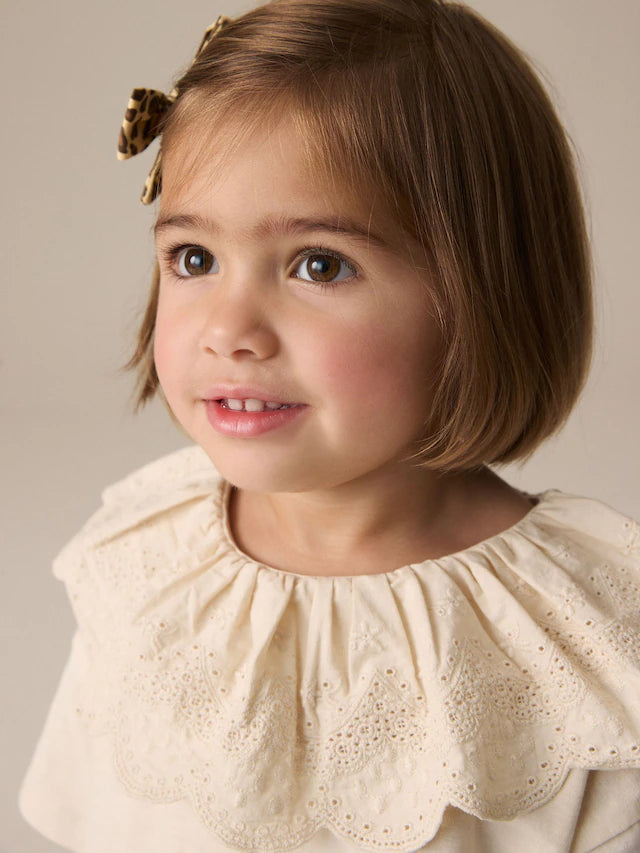 |Girl| Top De Manga Curta Creme Com Gola Bordada 100% Algodão (3 meses a 7 anos)