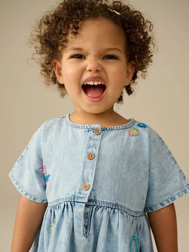 |Girl| Vestido Jeans Bordado Relaxado 100% Algodão (3 meses a 8 anos)