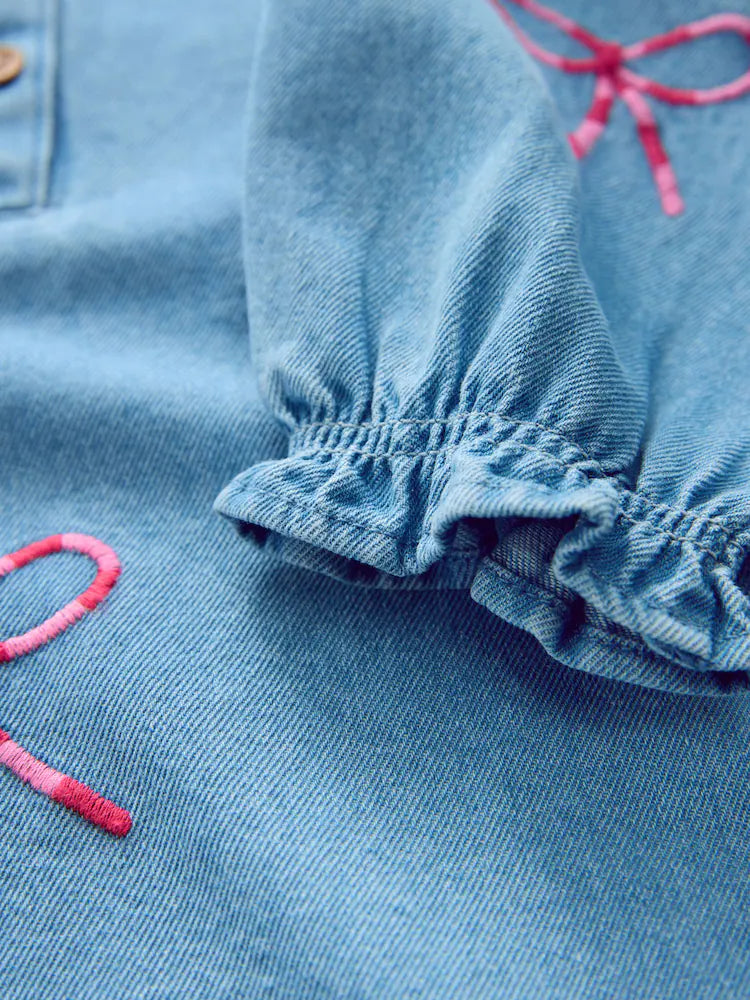 |Girl| Vestido Jeans Com Gola Bordada e Laço (3 meses a 8 anos)
