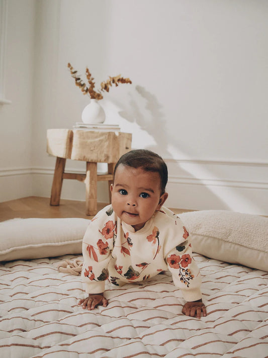 |BabyGirl| Conjunto de Moletom (Blusa e Calça Jogger) com Estampa Floral na Cor Cru para Bebês (0 meses a 2 anos)