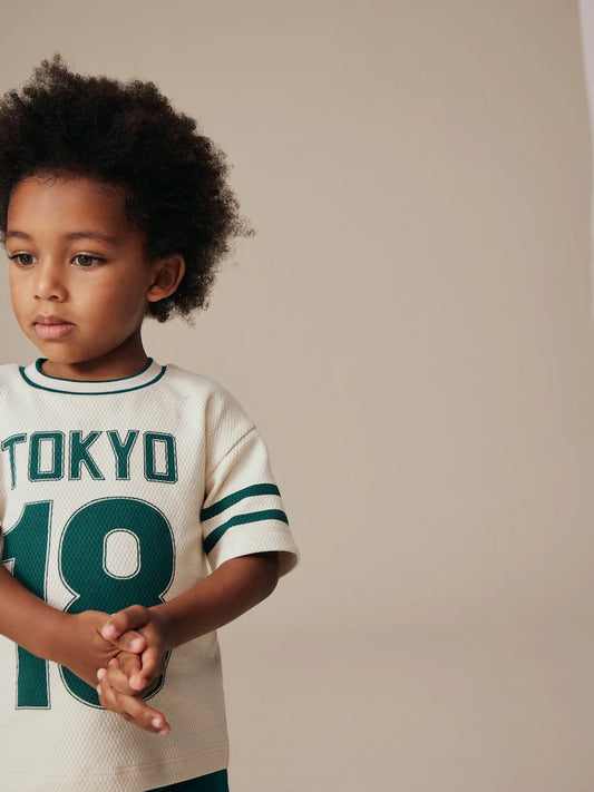 |Boy| Camiseta Universitária Creme De Manga Curta Com Estampa (3 meses a 7 anos)