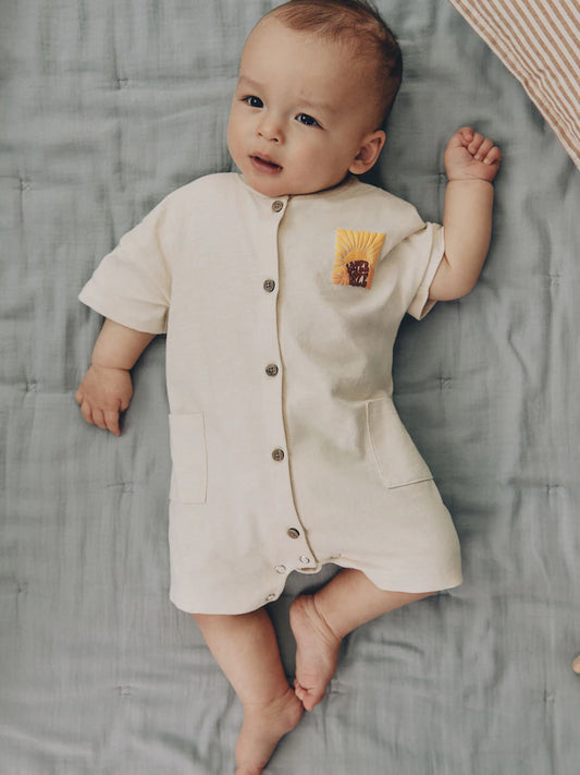 |BabyBoy| Macacão Infantil Estampado Com Botões Na Cor Neutra e Vibrante