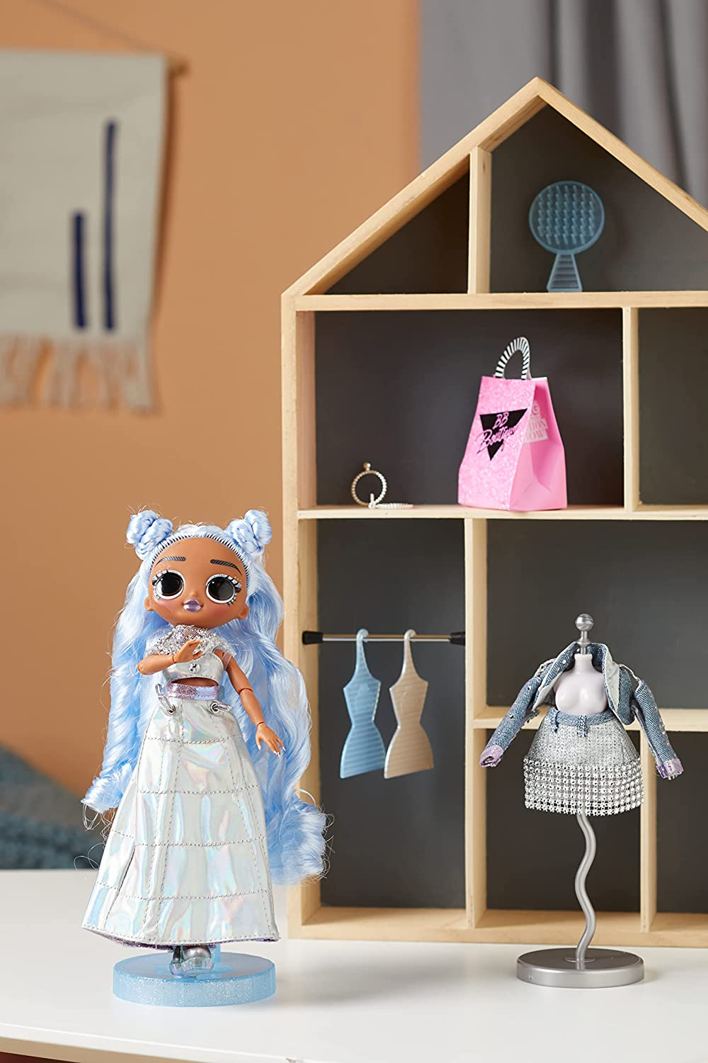 L.O.L. Surprise! Bonecas OMG Fashion Show Style Edition - Missy Frost - Boneca de 10"/25 cm com mais de 320 looks de moda - Inclui roupas transformadoras, acessórios e muito mais - Colecionável - Para crianças de 4 anos ou mais