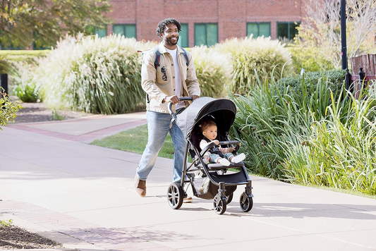 Cochecito plegable rápido Graco Lightweight EeZeFold, adecuado desde el nacimiento hasta aprox. 3 años (15 kg), compatible con Travel System (la silla de auto se vende por separado), Midnight Fashion