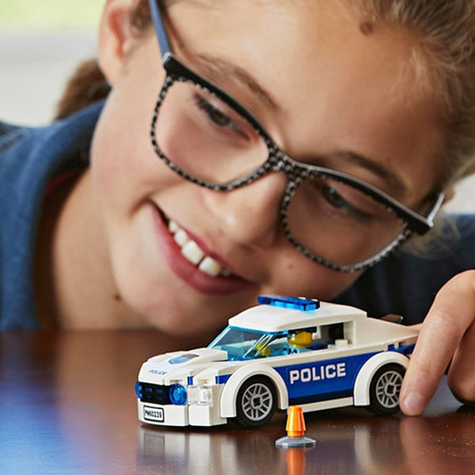 LEGO - Carro de patrulha da polícia da cidade com policial