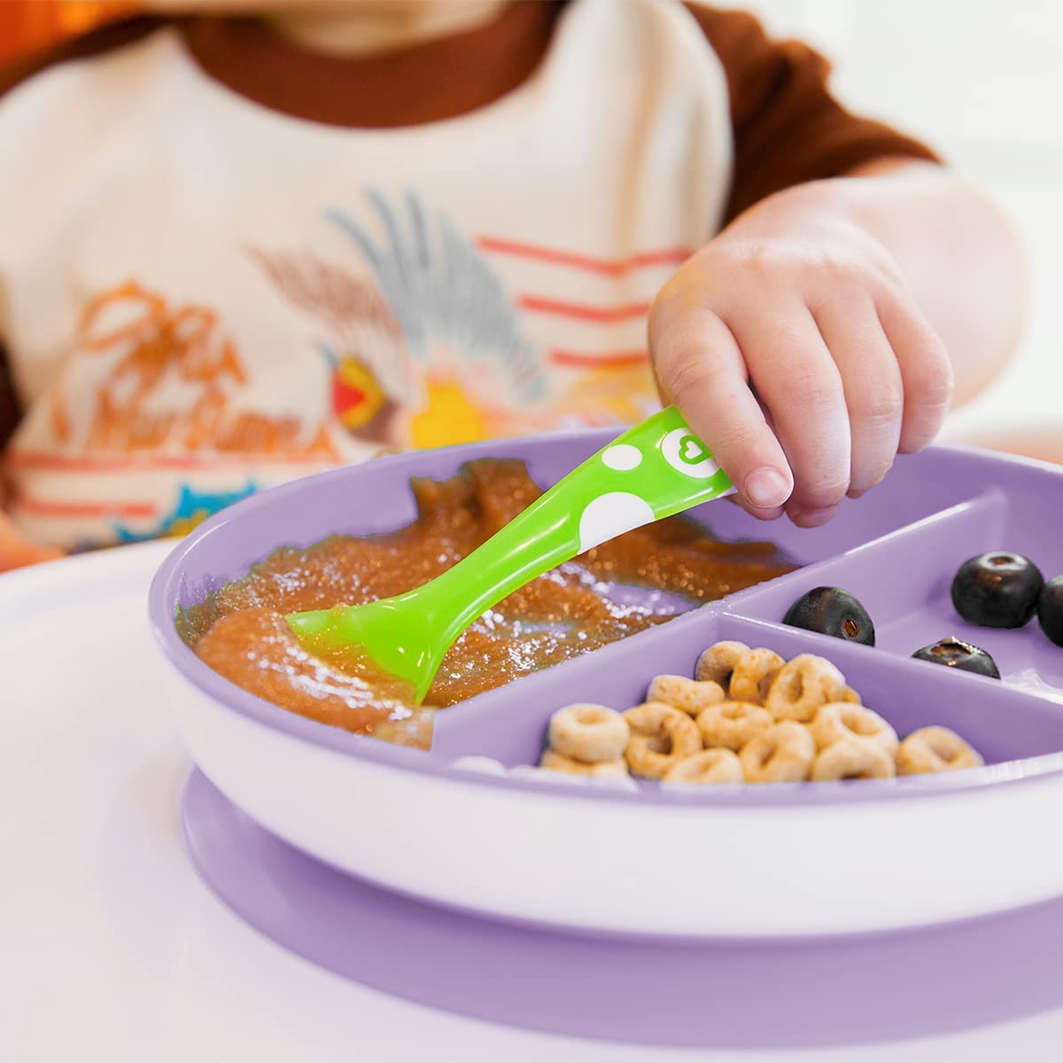 Munchkin Vaso con pajita Simple & Clean, 10 oz/296 ml, paquete de 2, verde/rosa y placas de succión divididas para colocación, rosa/morado