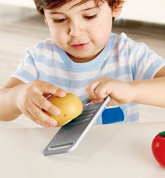 Hape - Brinquedo essencial para cozinhar, conjunto para cortar vegetais de madeira.