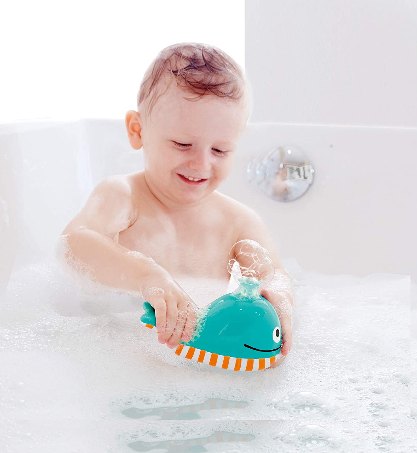 Hape - Baleia - Brinquedo de Água Flutuante para Banheira e Piscina