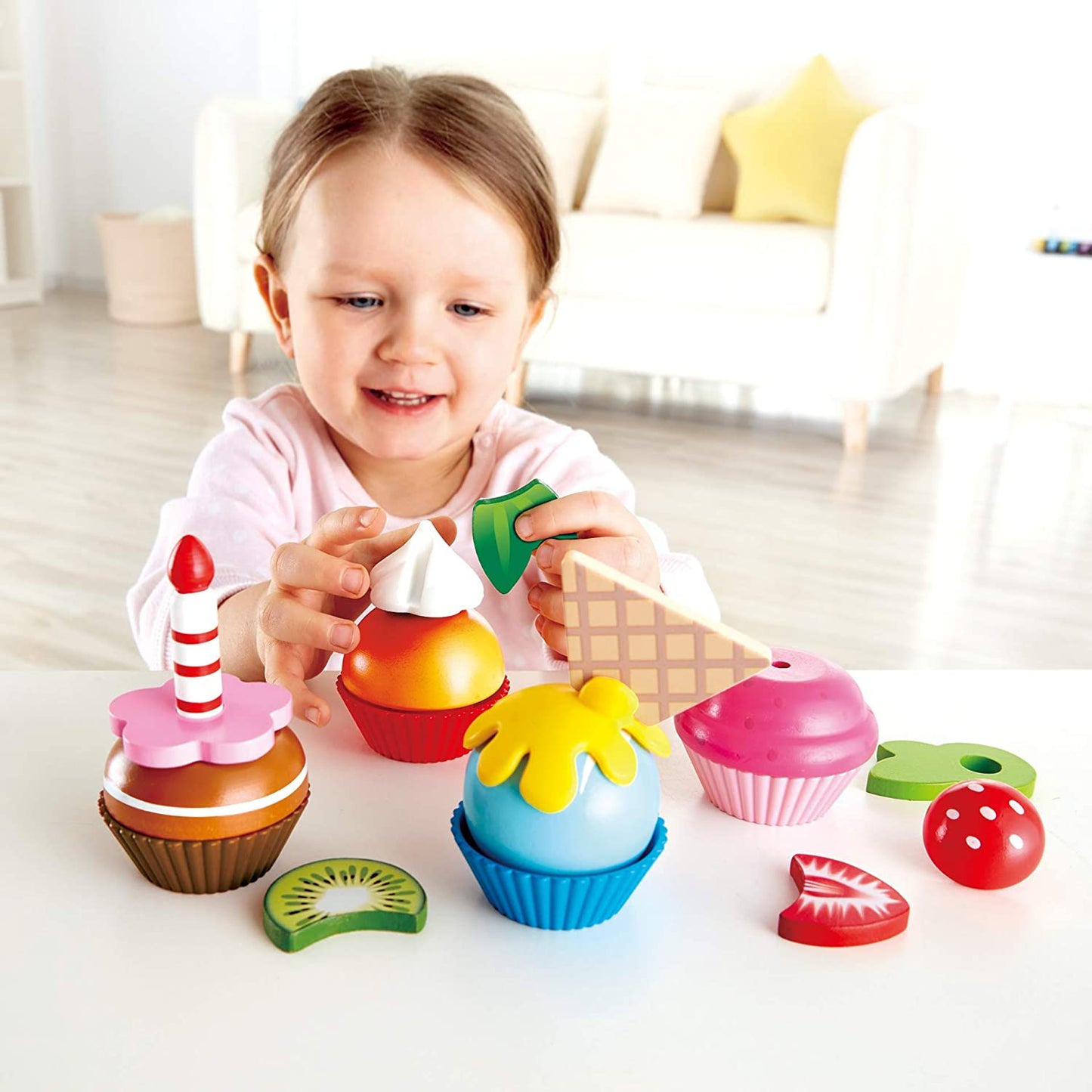 Hape - Cupcakes coloridos de madeira, simulação realista para brincar de cozinha com comida