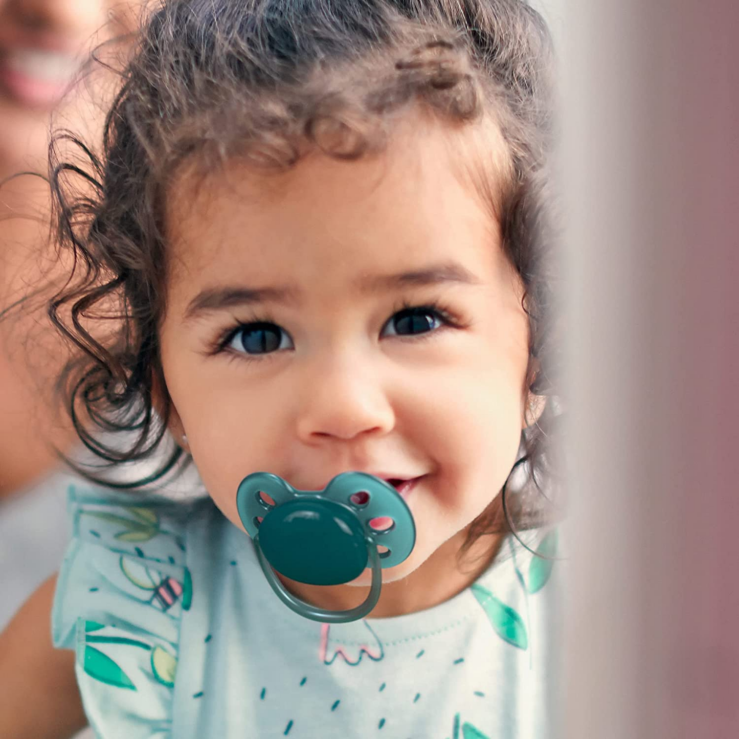 Philips Avent Paquete de 2 chupetes ultra suaves: chupete sin BPA para bebés de 6 a 18 meses (modelo SCF091/04)