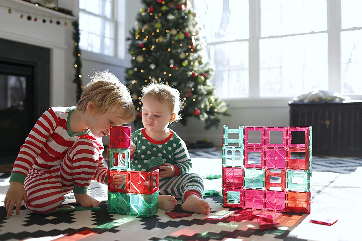 Playmags Conjunto de carro de 2 peças: ímãs fortes - Brinquedos STEM para crianças, use com todos os ladrilhos e blocos magnéticos resistentes, super duráveis com ladrilhos de cores vivas e claras. (As cores podem variar)