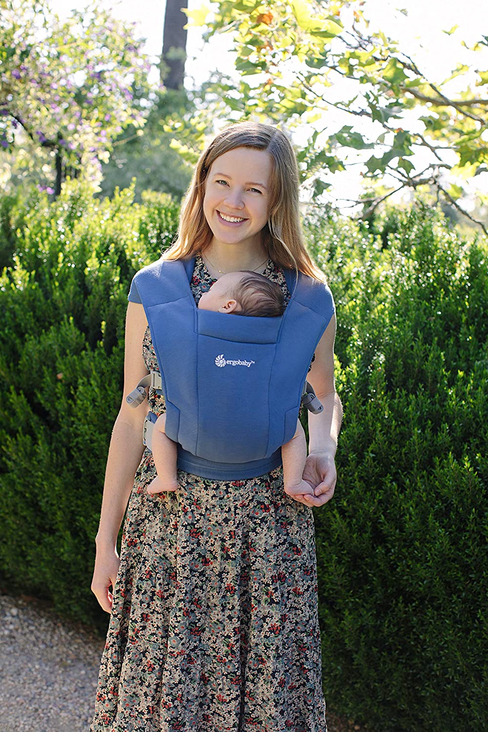 Ergobaby Hug Mochila Porta Bebé Recién Nacido desde el Nacimiento, Extra Suave y Ergonómica con Reposacabezas, Soft Azul Marino