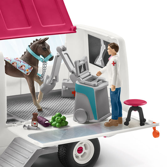 SCHLEICH 42439 Veterinário móvel com potro de Hanôver