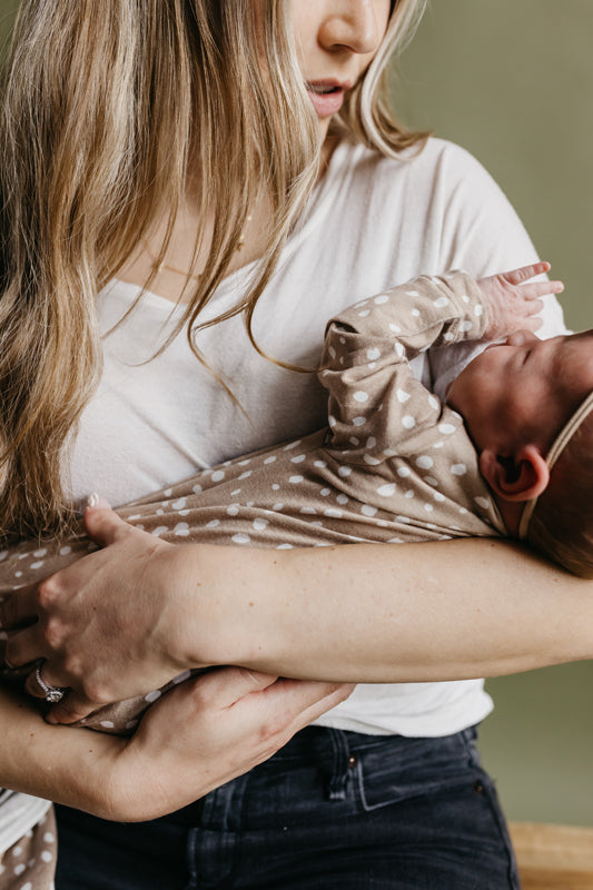 Copper Pearl recém-nascida Bata Fawn