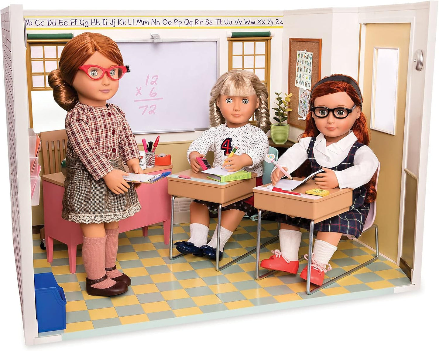 O nosso conjunto de brinquedos escolares Generation Awesome Academy totalmente abastecido para bonecas de 45 cm, inclui uma variedade de acessórios de sala de aula realistas para maiores de 3 anos