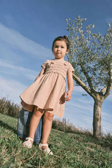 |Girl| Vestido Flor de Crochê Neutro (3 meses - 7 anos)