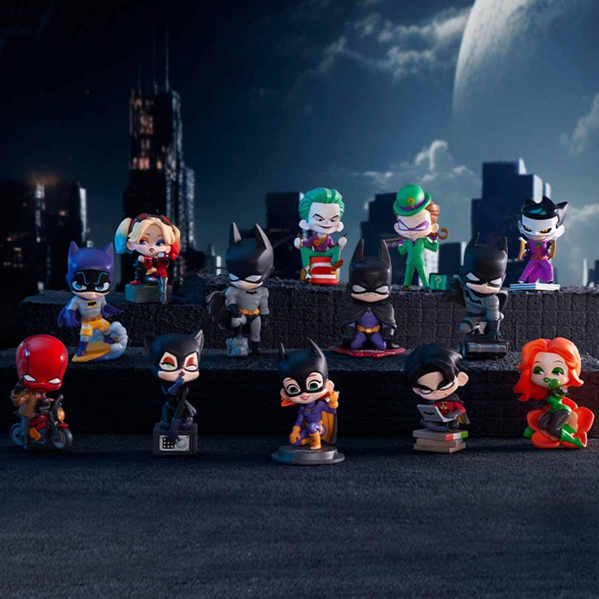 POP MART DC Gotham City Series Figuras 3 Caixas 2,5 polegadas Personagem Articulado Design Premium presentes para mulheres Caixa surpresa favorita dos fãs Brinquedo colecionável Brinquedo de arte Figura de ação