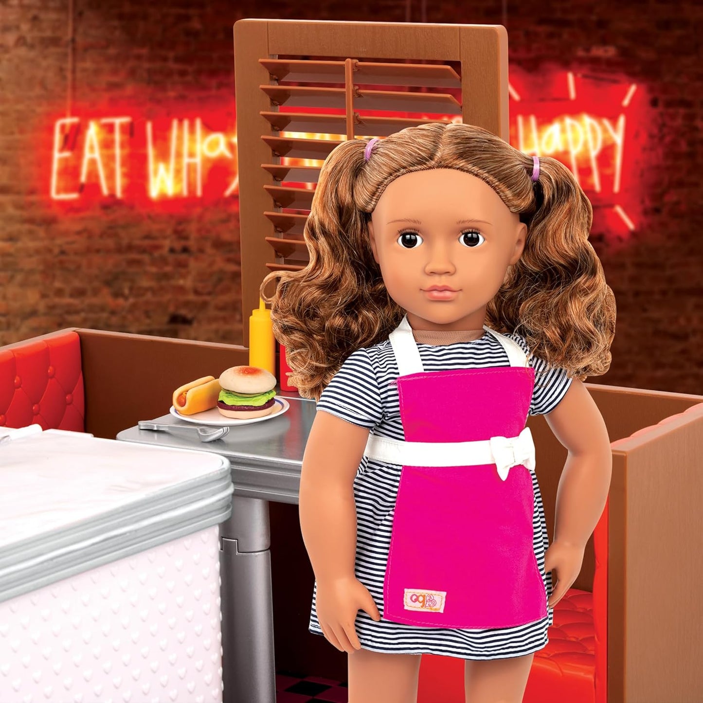 Bonecas Our Generation Isa - Adorável boneca empregada de pizza de 46 cm com cabelo para escovar, livro de histórias, roupas e acessórios | Bonecas saudáveis para meninas dos 3 aos 10 anos para se vestirem e brincarem com a imaginação