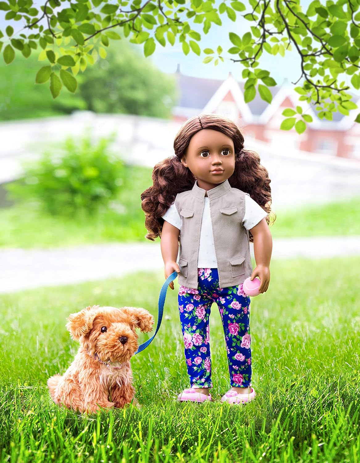 A Nossa Geração – Boneca e animal de estimação de 45 cm – Olhos castanhos e cabelo castanho – Caniche de peluche – Brincadeira de faz de conta – Brinquedos para crianças a partir dos 3 anos – Malia