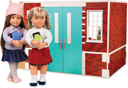 O nosso conjunto de brinquedos escolares Generation Awesome Academy totalmente abastecido para bonecas de 45 cm, inclui uma variedade de acessórios de sala de aula realistas para maiores de 3 anos