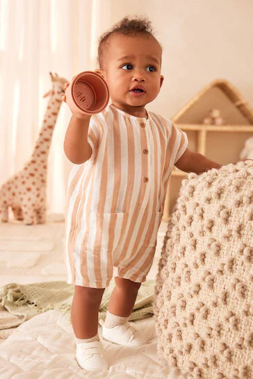 |BabyBoy| Macacão Tecido Para Bebê – Listra Branca/Ferrugem (0 meses a 2 anos)