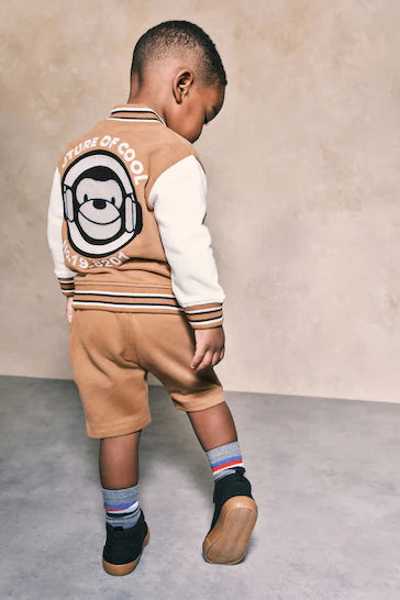 |Boy| Conjunto Letterman E Shorts - Macaco Castanho Castanho (3 meses - 7 anos)