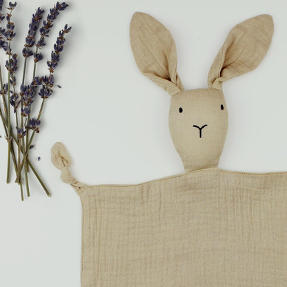 Little Giggles Co.® Bunny Baby Comforter - Edredão de musselina de algodão macio, manta de segurança e brinquedo sensorial em bege natural - presentes neutros para bebés recém-nascidos