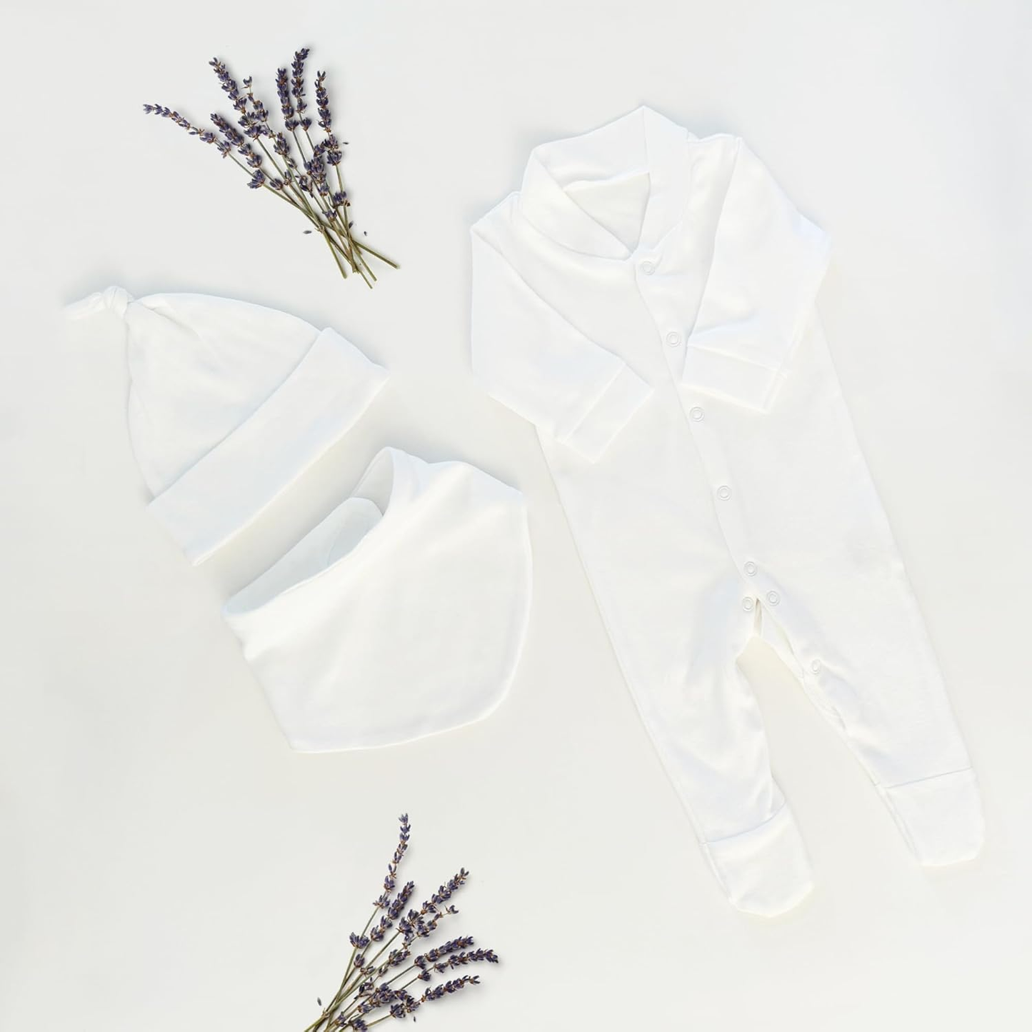 Presentes para recém-nascidos Little Giggles Co.® - Caixa de oferta com 6 peças, edredão de musselina de coelho e brinquedo sensorial, macacão de algodão, chapéu e babete, Olá, mundo, artigos essenciais para bebés recém-nascidos