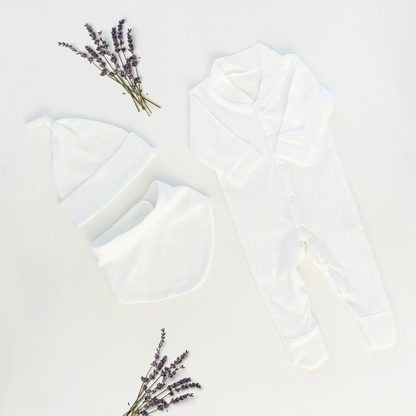 Presentes para recém-nascidos Little Giggles Co.® - Caixa de oferta com 6 peças, edredão de musselina de coelho e brinquedo sensorial, macacão de algodão, chapéu e babete, Olá, mundo, artigos essenciais para bebés recém-nascidos