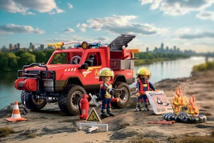 Playmobil | City Action | Picape de Bombeiros | Veículo de Emergência Off-Road com Função de Jato de Água Real, Guincho e Muitos Acessórios | Para Crianças a Partir de 4 Anos | 72194