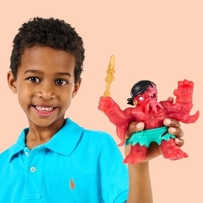 Heróis de Goo Jit Zu: Mar de Gosma Amaldiçoada. Brinquedo super macio, cheio de gosma, com gancho de segurança e figura de ação. Com rosto que muda de cor para revelar sua maldição.