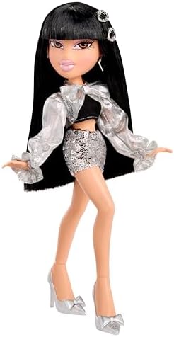 Bratz Charmz Jade - Boneca Fashion com Pulseira de Berloques Colecionável, Inclui Roupa e Acessórios, Vem em uma Embalagem Ideal para Exibição, Personalize e Colecione