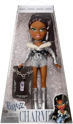Bratz Charmz Sasha - Boneca Fashion com Pulseira de Berloques Colecionável, Inclui Roupa e Acessórios, Vem em uma Embalagem Ideal para Exibição, Personalize e Colecione