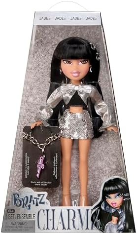 Bratz Charmz Jade - Boneca Fashion com Pulseira de Berloques Colecionável, Inclui Roupa e Acessórios, Vem em uma Embalagem Ideal para Exibição, Personalize e Colecione