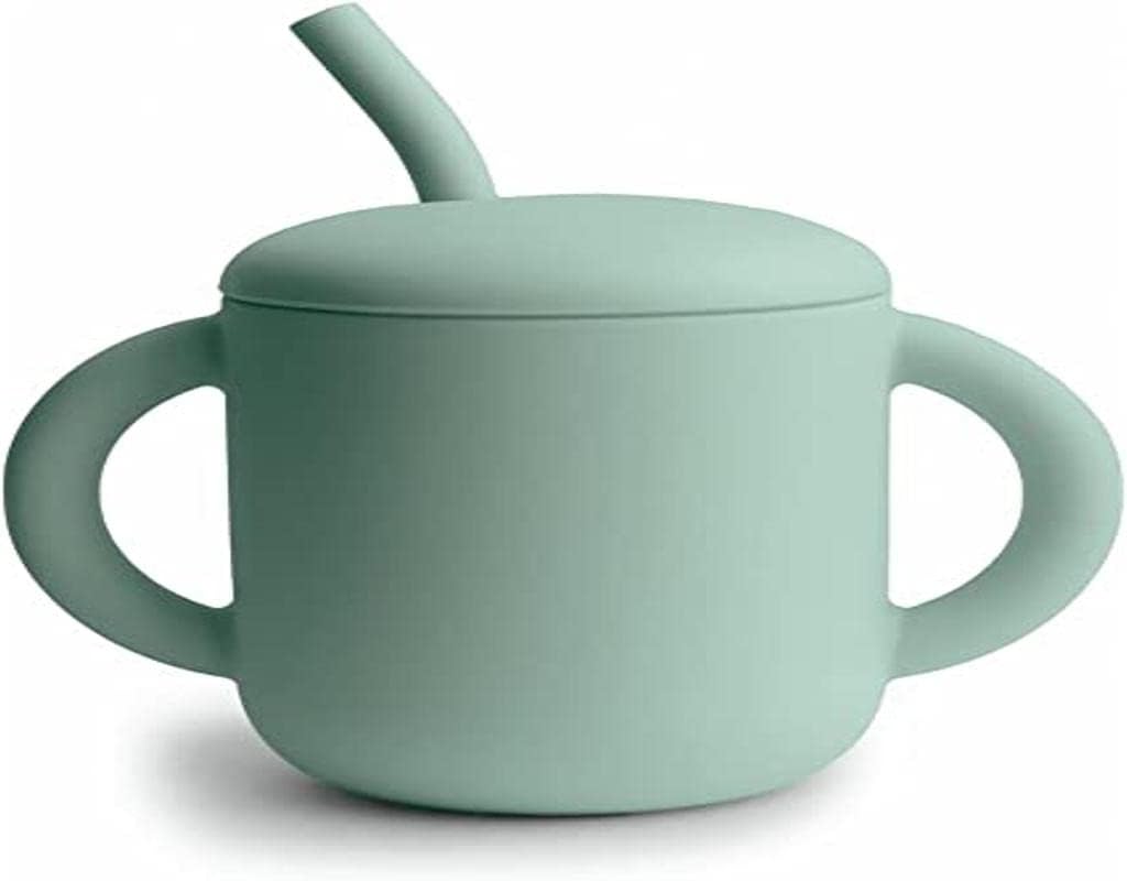 Mushie Copo de Treinamento em Silicone com Canudo | Copo de Transição para Bebês a partir de 6 Meses | Capacidade: 175 mL | Tampa Removível | Material: Silicone de Grau Alimentício | Pode ser lavado na lava-louças e usado no micro-ondas (Azul Cambridge)