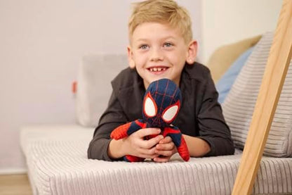 Disney 6315875812X12 Boneco de Ação Miles Morales do Aranhaverso, 25 cm, Pelúcia, com Olhos que Brilham no Escuro, Tamanho Único