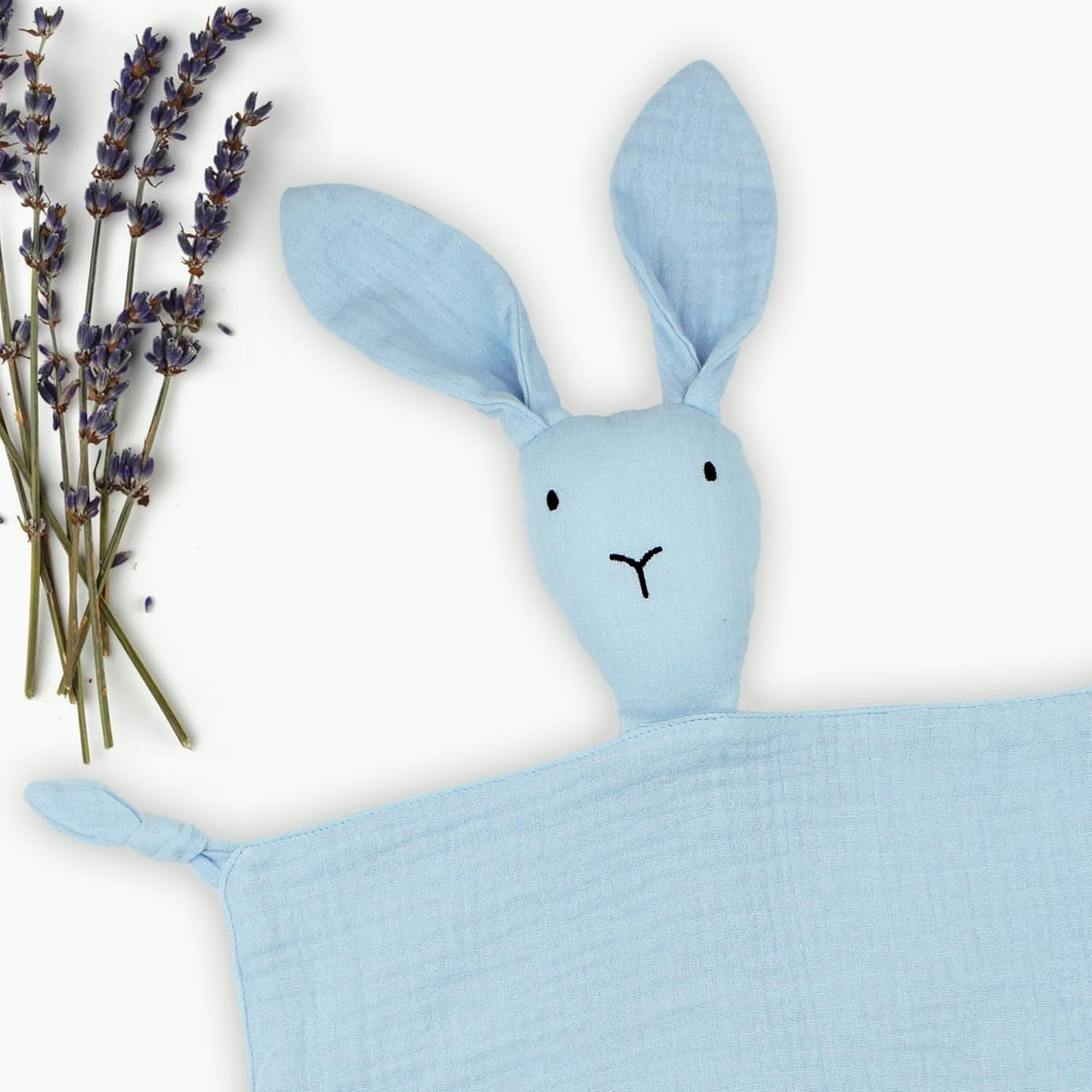 Presentes para recém-nascidos Little Giggles Co.® - Caixa de oferta com 6 peças, edredão de musselina de coelho e brinquedo sensorial, macacão de algodão, chapéu e babete, Olá, mundo, artigos essenciais para bebés recém-nascidos