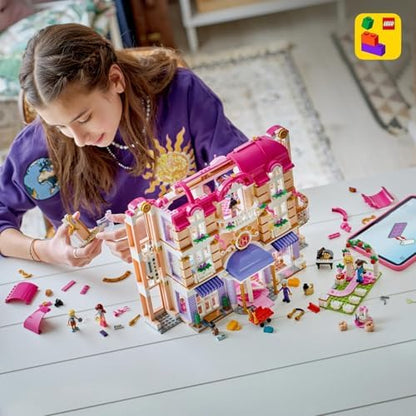 LEGO Friends Hotel Grand de Heartlake City - Miniatura com 6 mini bonecas, 2 figuras de animais e acessórios - Presente de aniversário para meninas a partir de 9 anos - 42704