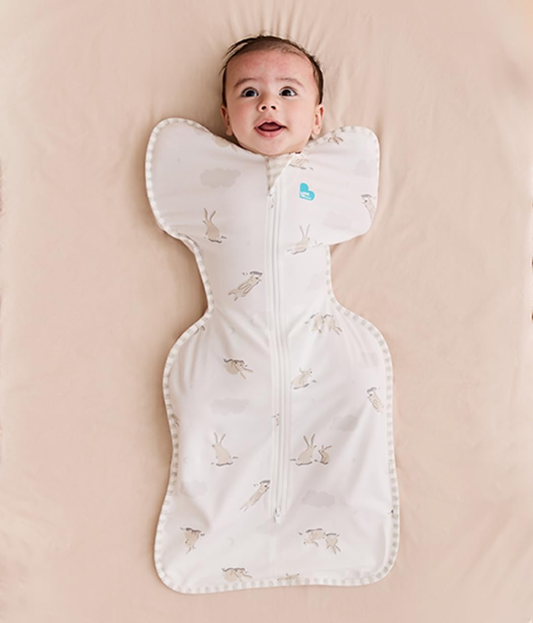 Love To Dream™ Swaddle UP™, Médio 6–8,5 kg – Cloud Bunnies | Ajuste perfeito, promove uma rotina de sono saudável | 1.0 Tog Ideal para primavera e verão (20–24°C) | Algodão lavável à máquina e zíper duplo