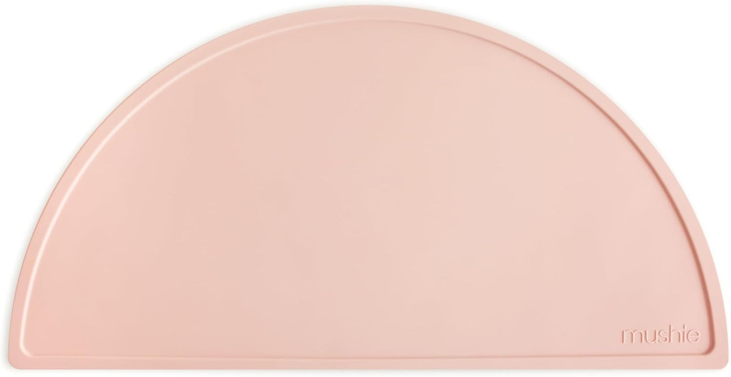 Mushie Tapete de silicone para crianças | Design antiderrapante | Material: Silicone de qualidade alimentar | Fácil de limpar e resistente a manchas | Livre de BPA e ftalatos (Rosa claro)