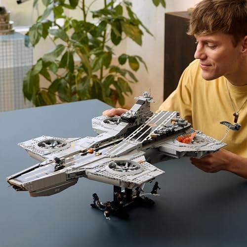 LEGO ǀ Marvel S.H.I.E.L.D. Helicarrier - Kit de Modelo de Porta-Aviões para Adultos - 6 Minifiguras incluindo Capitão América e Nick Fury - Decoração de Prateleira DIY - Presente dos Vingadores para Fãs - 76354
