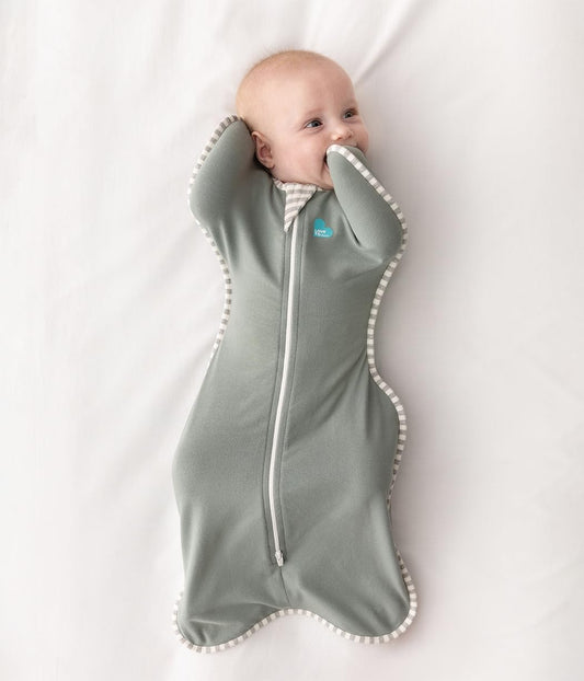 Love To Dream™ Swaddle UP™, Médio 6–8,5 kg – Verde Oliva Escuro | Ajuste Perfeito, Favorece uma Rotina de Sono Saudável | 1.0 Tog Ideal para Primavera e Verão (20–24°C) | Algodão Lavável à Máquina e Zíper Duplo