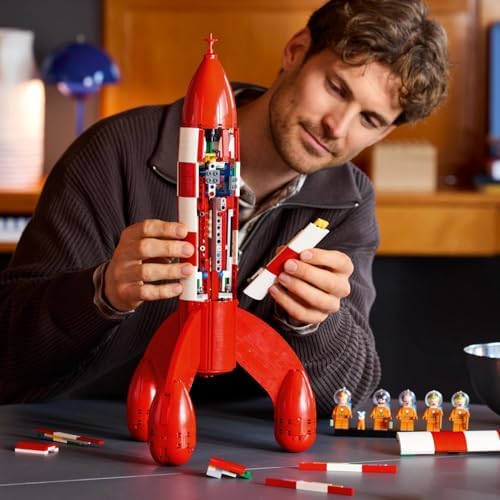 LEGO Ideas Foguete Lunar do Tintim - Kit de Modelo de Nave Espacial para Adultos - Conjunto de Exibição com 5 Minifiguras e Figura do Cão Milu para Decoração de Mesa DIY - Ideia de Presente Nostálgica para Fãs de Quadrinhos - 21367