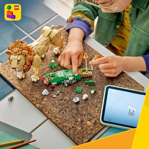 LEGO Creator 3 em 1 Animais Selvagens: Leão Majestoso de Brinquedo - Figura de Animal que se Transforma em uma Leoa ou 2 Filhotes - Decoração DIY para Quarto Infantil - Presente de Aniversário para Meninas e Meninos a partir de 9 Anos - 31386