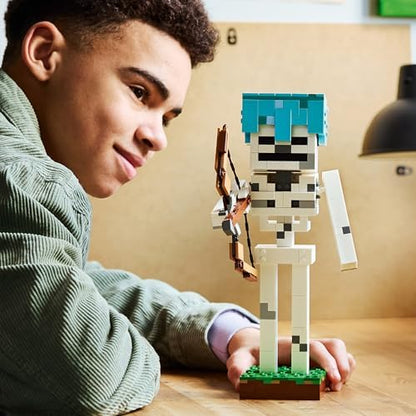 LEGO Minecraft Esqueleto - Figura com Capacete de Diamante, Arco e Flecha e Base de Grama para Decoração de Quarto Infantil - Presente Gamer para Meninos, Meninas e Fãs a partir de 10 Anos - 21594